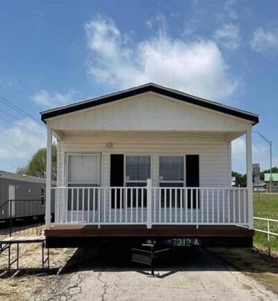 The Lakehouse 2-Bedroom Tiny Home with Porch