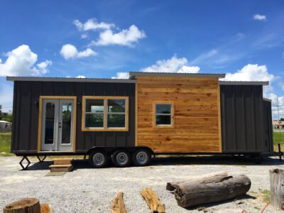 32 foot mobile tiny house with main floor bedroom